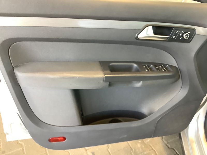 Volkswagen Touran 1.4 TSI CrossTouran 2011 – снимка 23