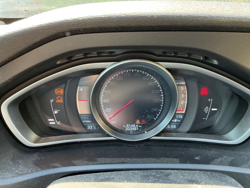 Volvo V40 1.6 D2 Kinetic — zdjęcie 4