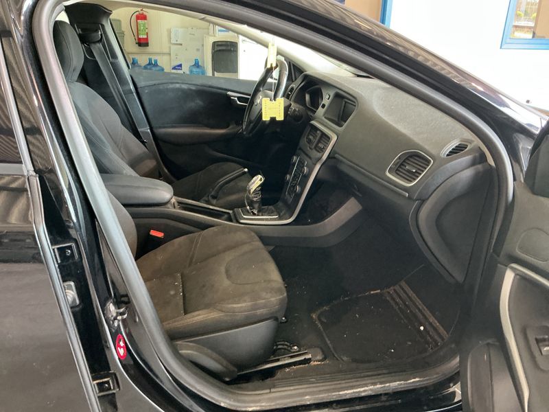 Volvo V40 1.6 D2 Kinetic — zdjęcie 3