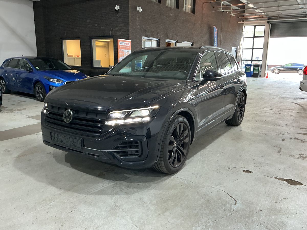 Volkswagen Touareg 2021 — photo 1
