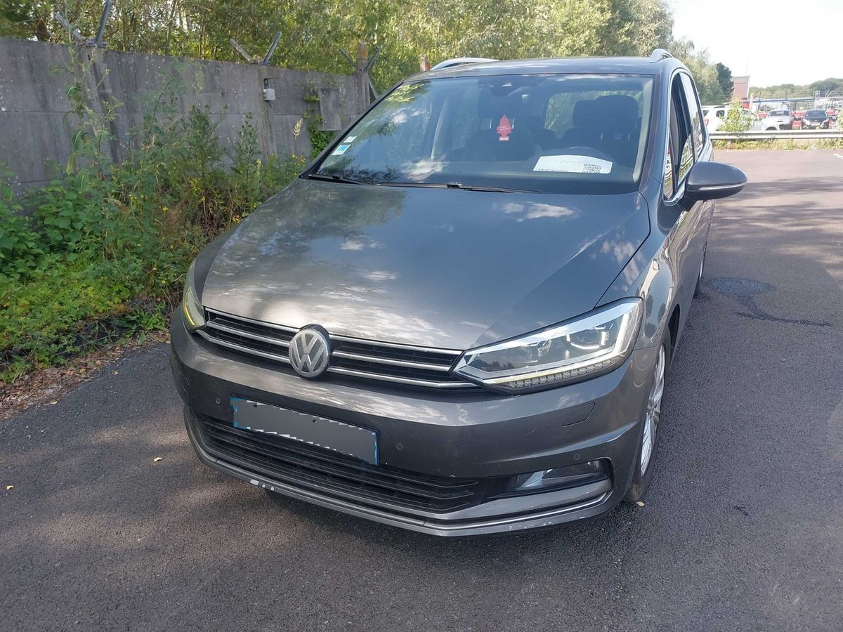 Volkswagen Touran 2016 — photo 1