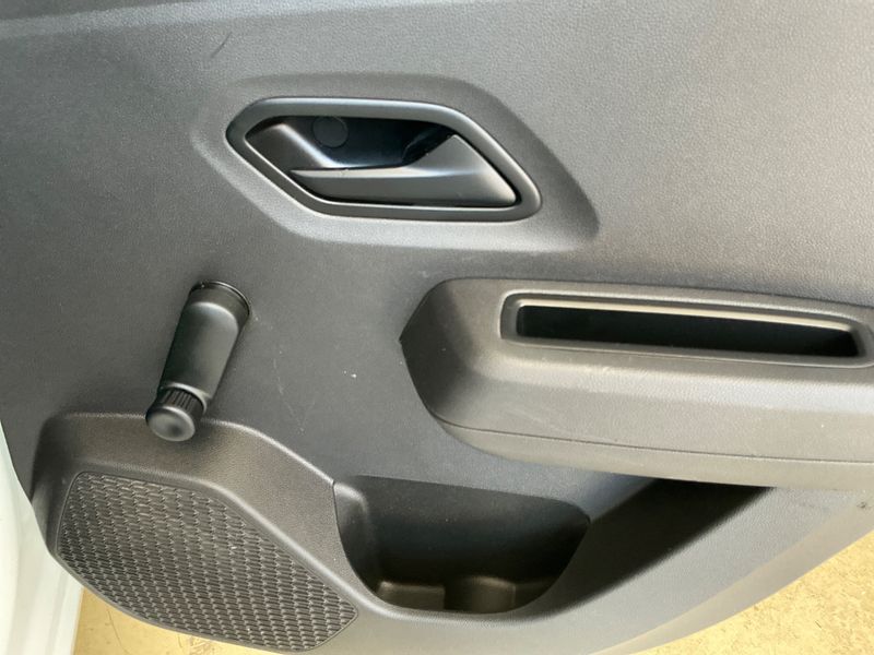 Dacia Sandero 1.0 TCe LPG Essential 2024 – снимка 22