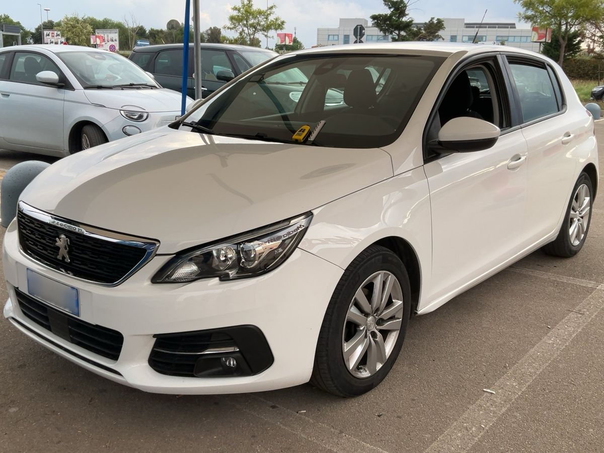 Peugeot 308 2019 — photo 1