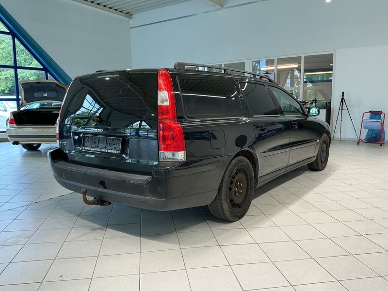Volvo V70 2.4 Kinetic — zdjęcie 2