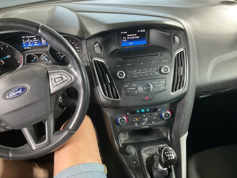 Ford Focus 1.0 EcoBoost Business — zdjęcie 3