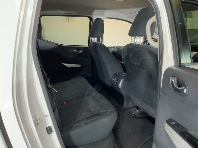 Nissan NP300 Pick-up 2.3 dCi N-Connecta Double Cab 4x4 — zdjęcie 14