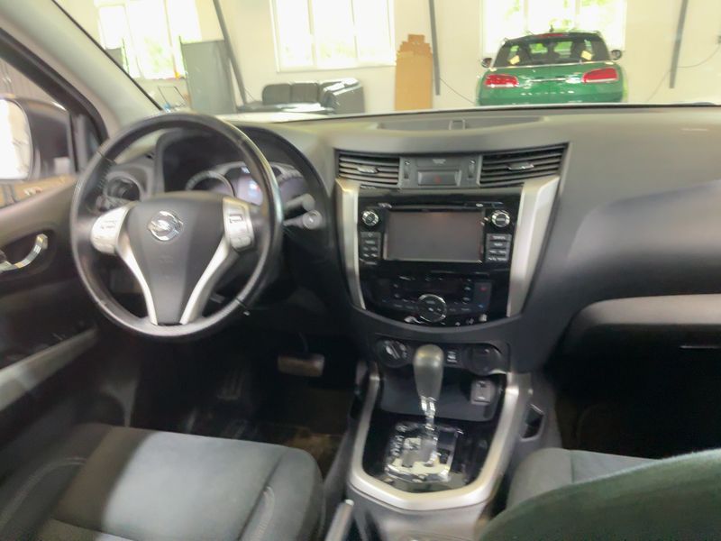 Nissan NP300 Pick-up 2.3 dCi N-Connecta Double Cab 4x4 — zdjęcie 12
