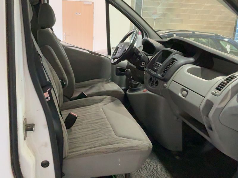 Nissan Primastar 2.0 dCi Kasten L1H1 2.7t — zdjęcie 11