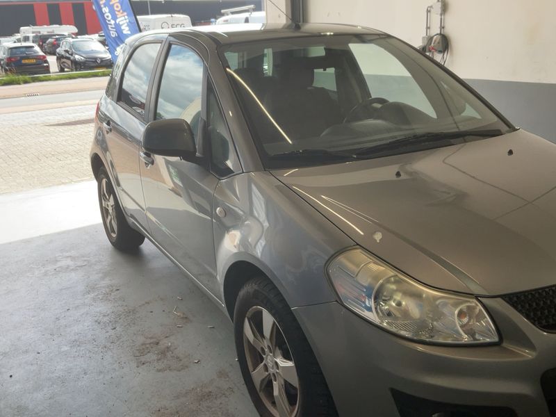 Suzuki SX4 1.6 Comfort — zdjęcie 8