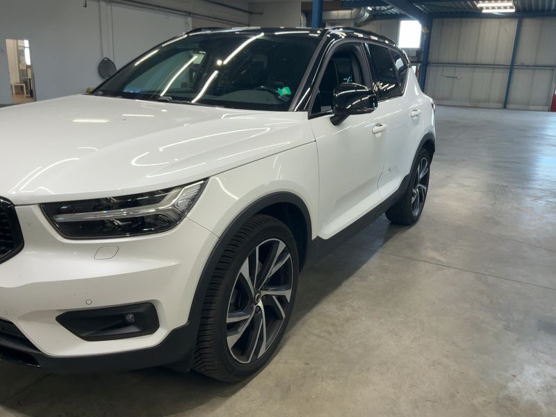 Volvo XC40 2.0 T5 R-Design AWD — zdjęcie 2
