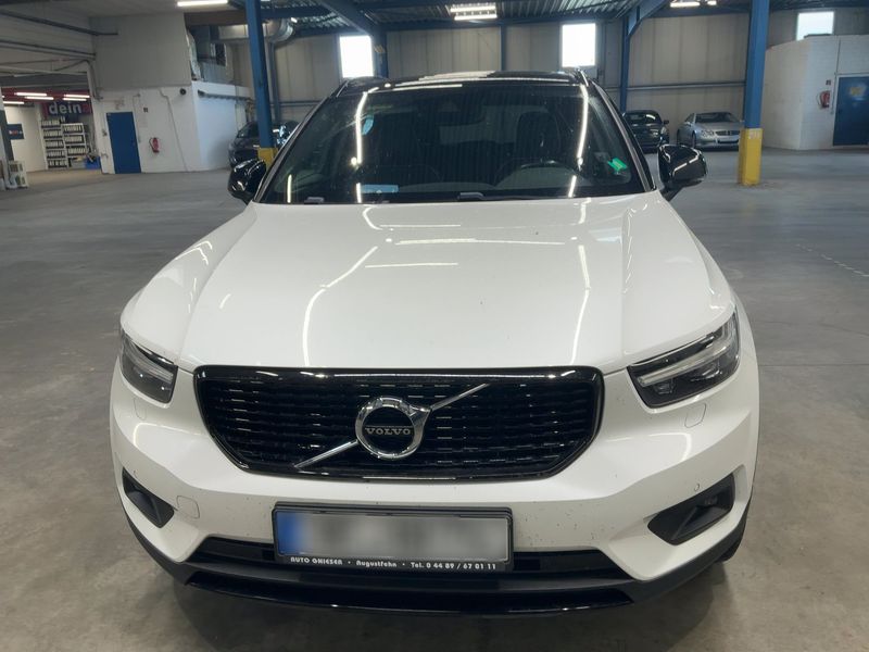 Volvo XC40 2.0 T5 R-Design AWD — zdjęcie 9