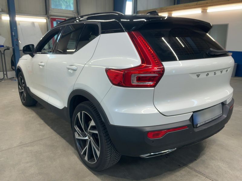 Volvo XC40 2.0 T5 R-Design AWD — zdjęcie 3