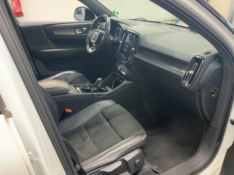 Volvo XC40 2.0 T5 R-Design AWD — zdjęcie 11