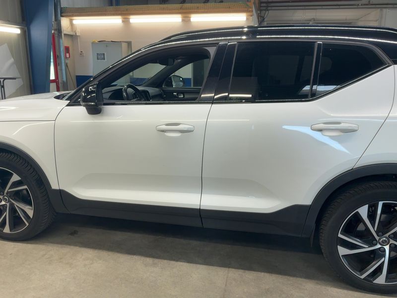 Volvo XC40 2.0 T5 R-Design AWD — zdjęcie 4
