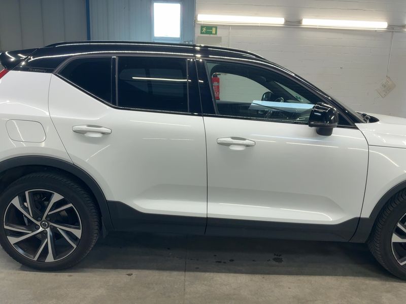 Volvo XC40 2.0 T5 R-Design AWD — zdjęcie 7