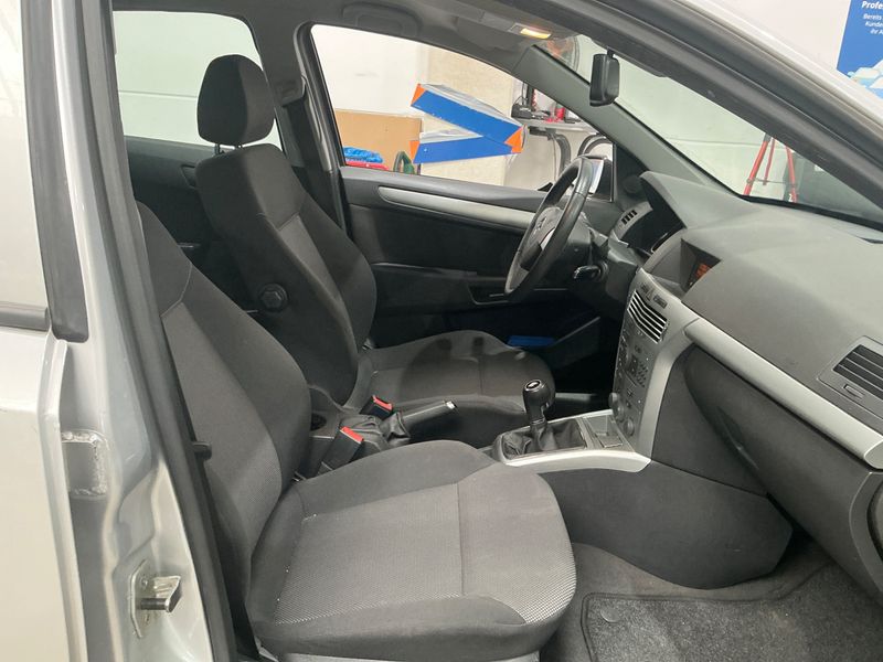 Opel Astra 1.6 Edition — zdjęcie 3