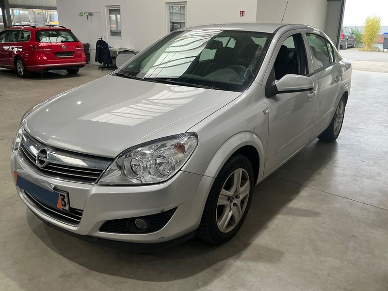 Opel Astra 1.6 Edition — zdjęcie 1