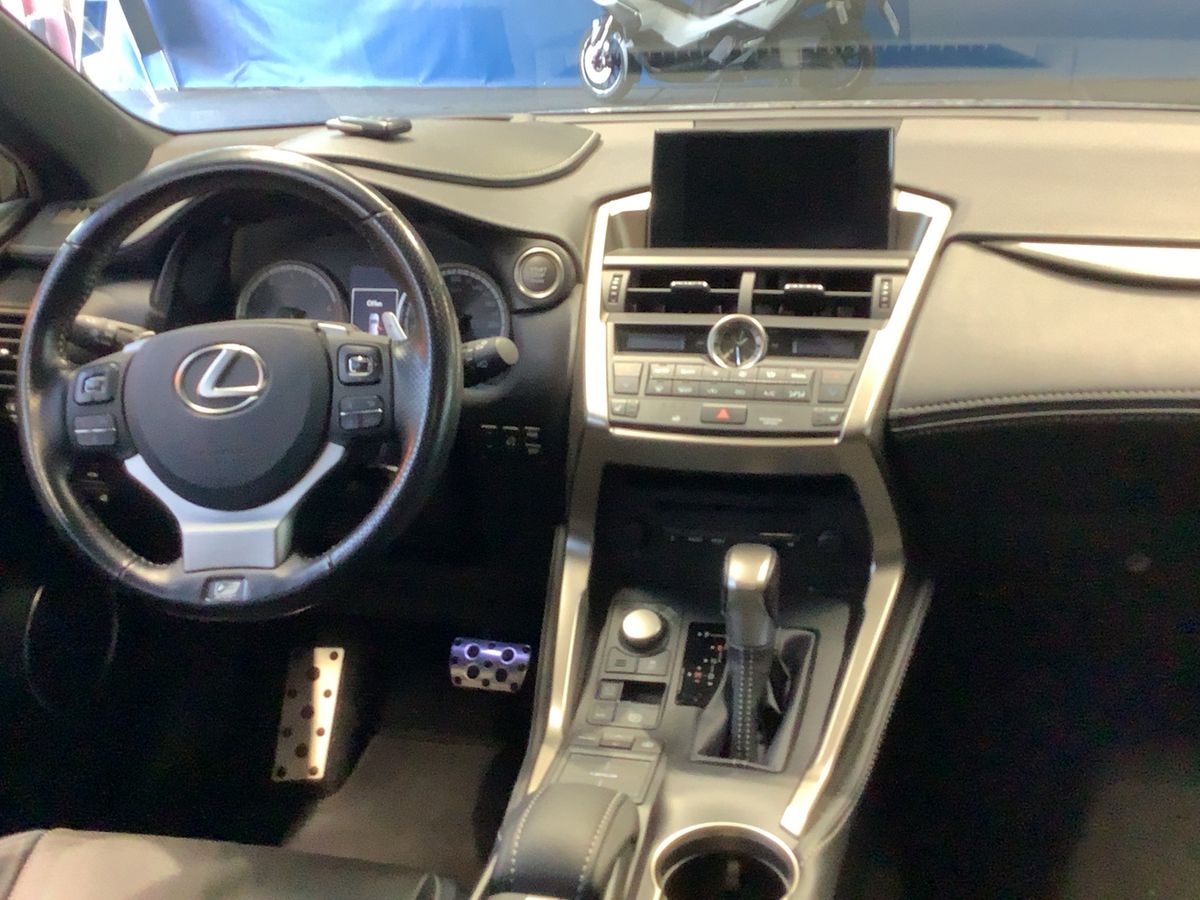 Lexus NX-Serie 2016 — photo 19