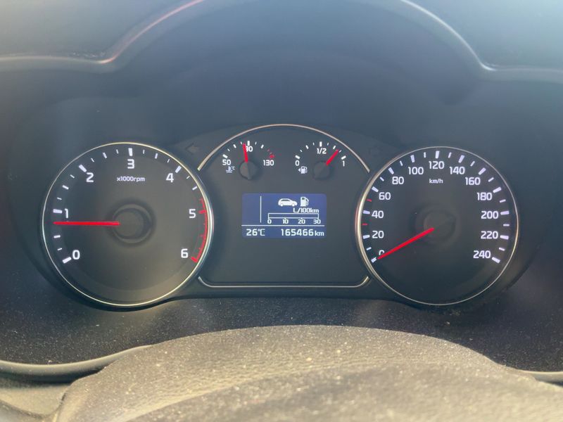 Kia Carens 1.7 CRDi Drive — zdjęcie 13