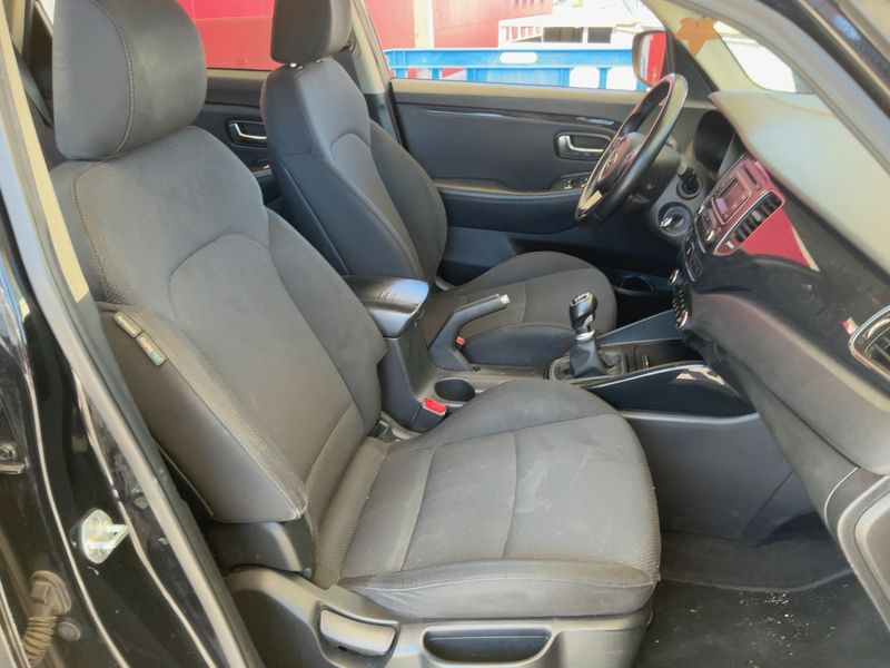 Kia Carens 1.7 CRDi Drive — zdjęcie 11
