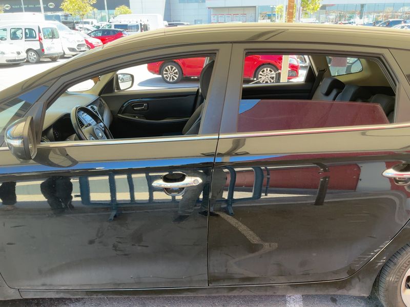 Kia Carens 1.7 CRDi Drive — zdjęcie 4
