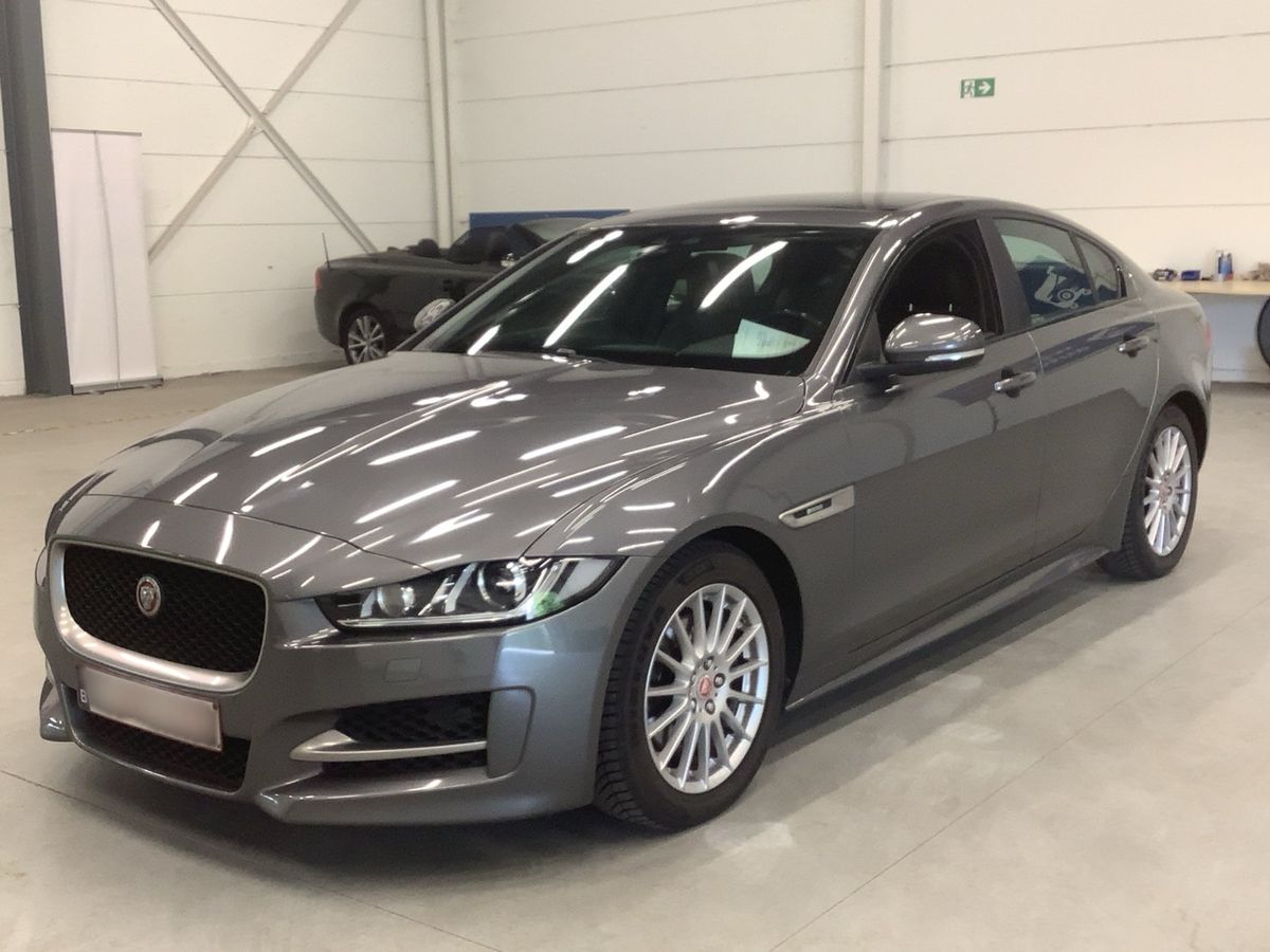 Jaguar XE 2018 — photo 1