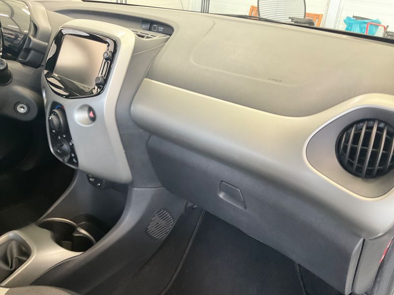 Toyota Aygo 1.0 X-Play Team D 2018 – снимка 35