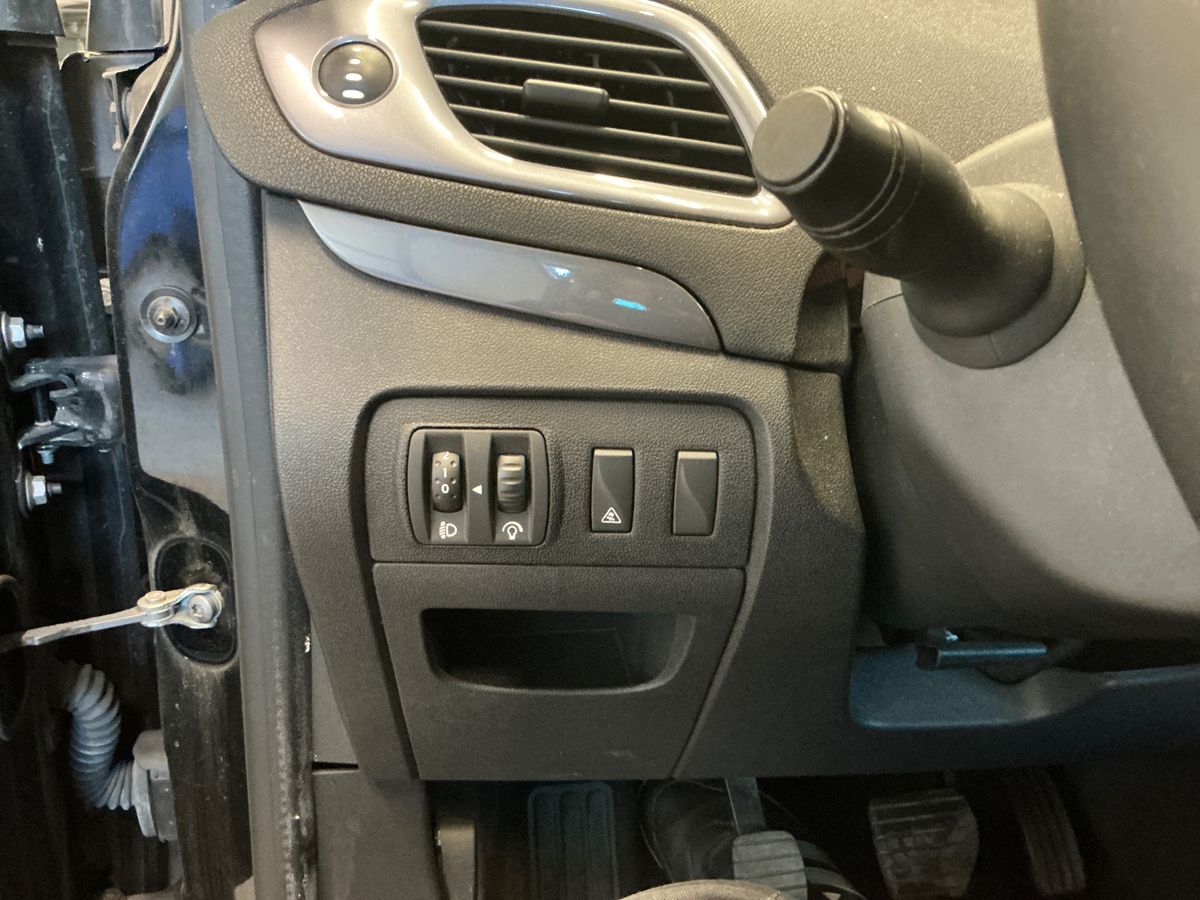 Renault Grand 2011 — photo 13