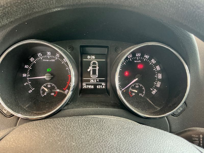 Skoda Yeti 2.0 TDI Active Plus Edition 4x4 — zdjęcie 4