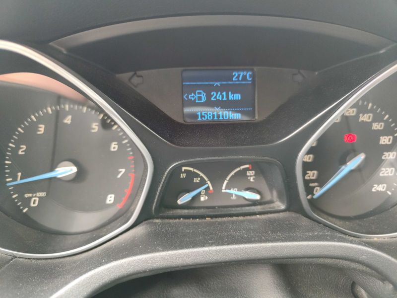 Ford Focus 1.0 EcoBoost Trend — zdjęcie 12