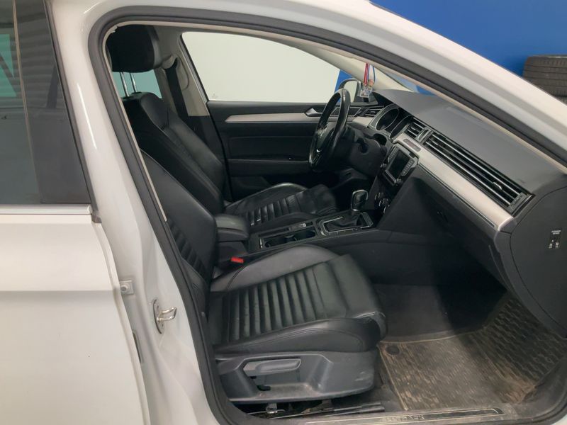 Volkswagen Passat Alltrack 2.0 TDI 4Motion BlueMotion Tech — zdjęcie 11