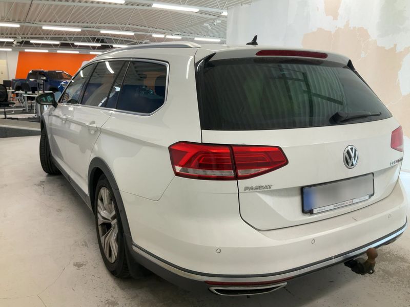 Volkswagen Passat Alltrack 2.0 TDI 4Motion BlueMotion Tech — zdjęcie 3