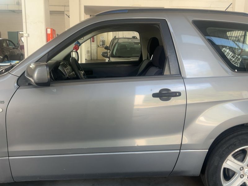 Suzuki Grand Vitara 1.9 DDiS 3 portes — zdjęcie 4