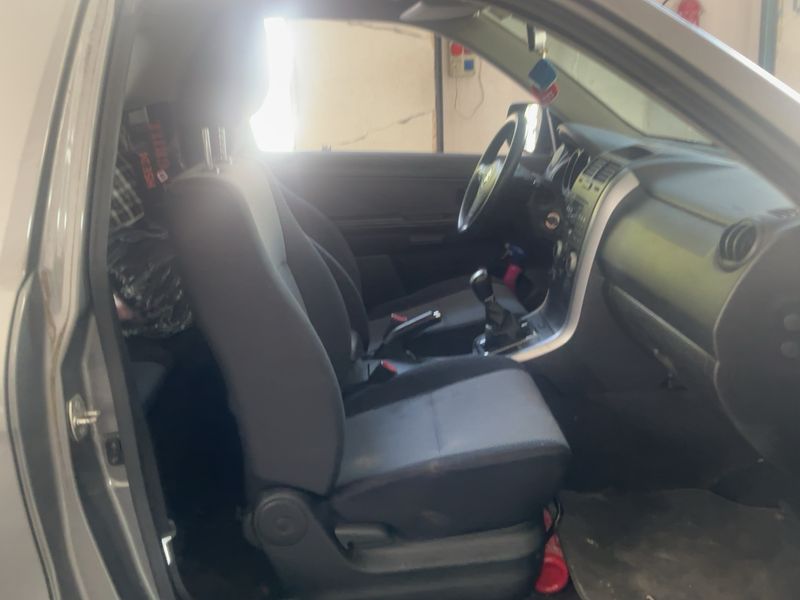 Suzuki Grand Vitara 1.9 DDiS 3 portes — zdjęcie 11