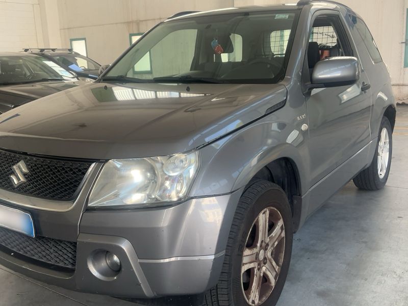 Suzuki Grand Vitara 1.9 DDiS 3 portes — zdjęcie 2