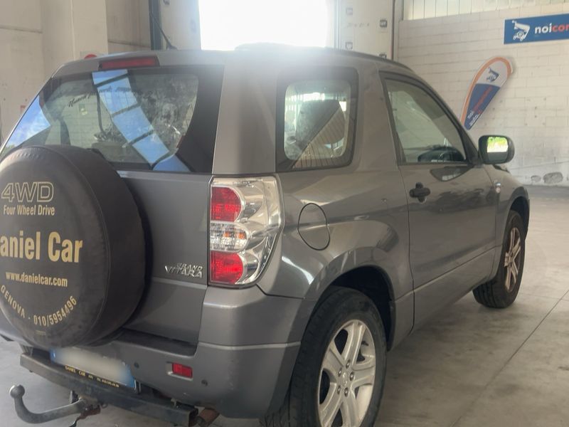 Suzuki Grand Vitara 1.9 DDiS 3 portes — zdjęcie 6