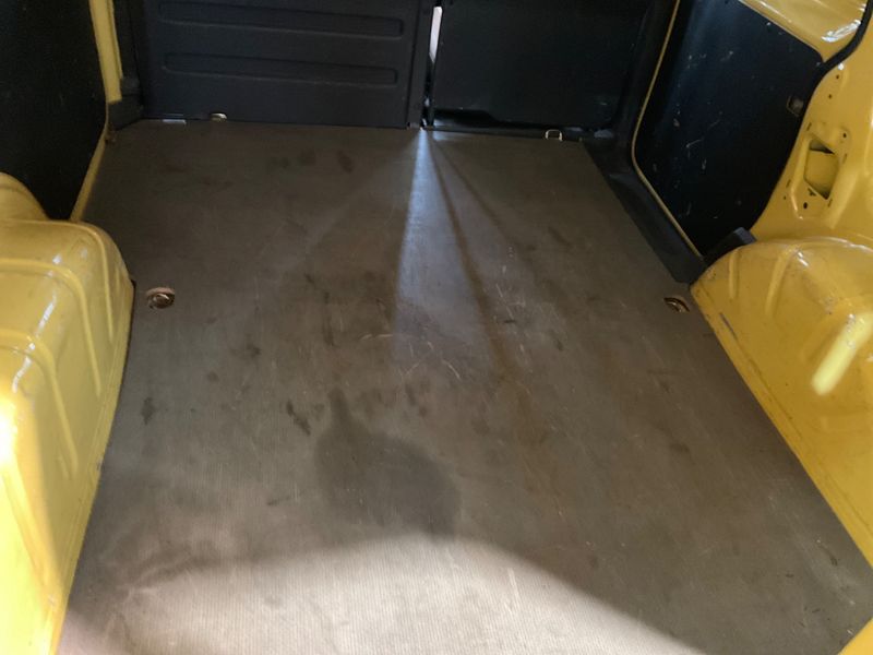 Volkswagen Caddy 1.6 TDI Kasten 2011 – снимка 38