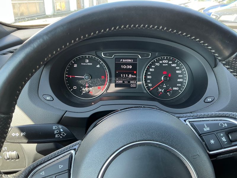 Audi Q3 2.0 TDI — zdjęcie 13