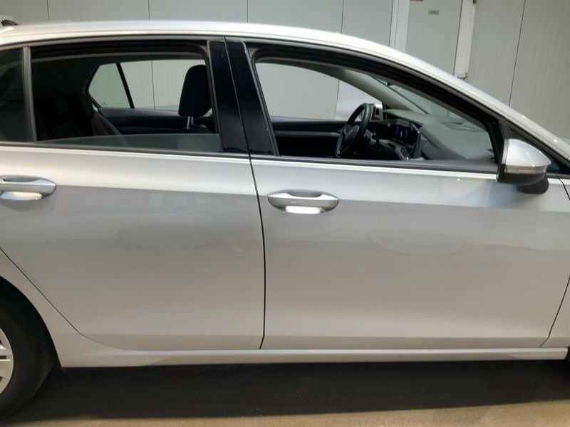 Volkswagen Golf VIII 2.0 TDI Life 2022 – снимка 10