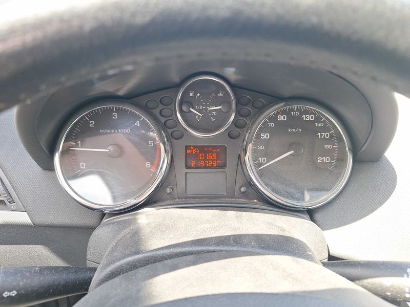 Peugeot 207 1.6 HDi Exécutive — zdjęcie 12