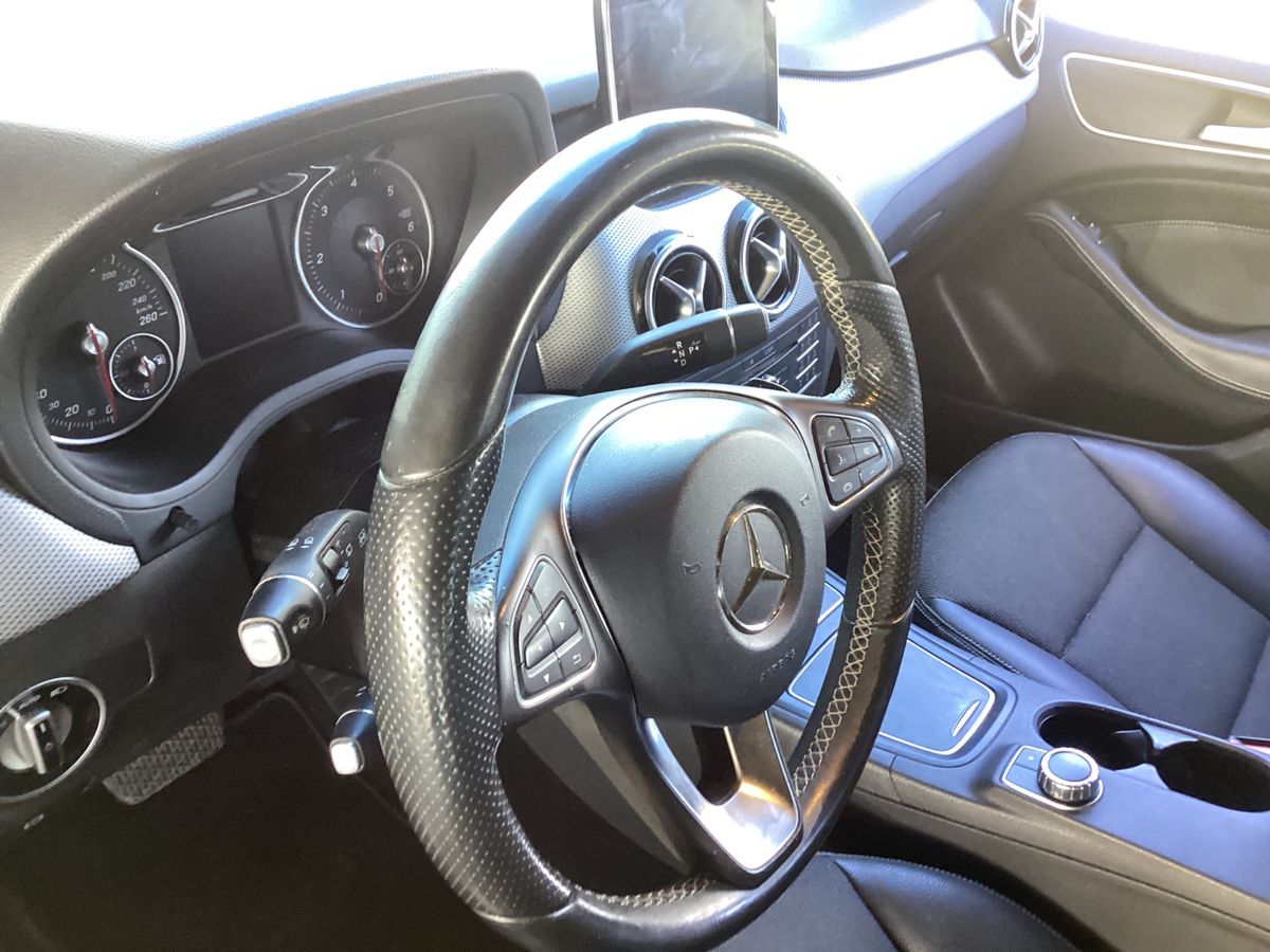 Mercedes-Benz A-Klasse 2015 — photo 25