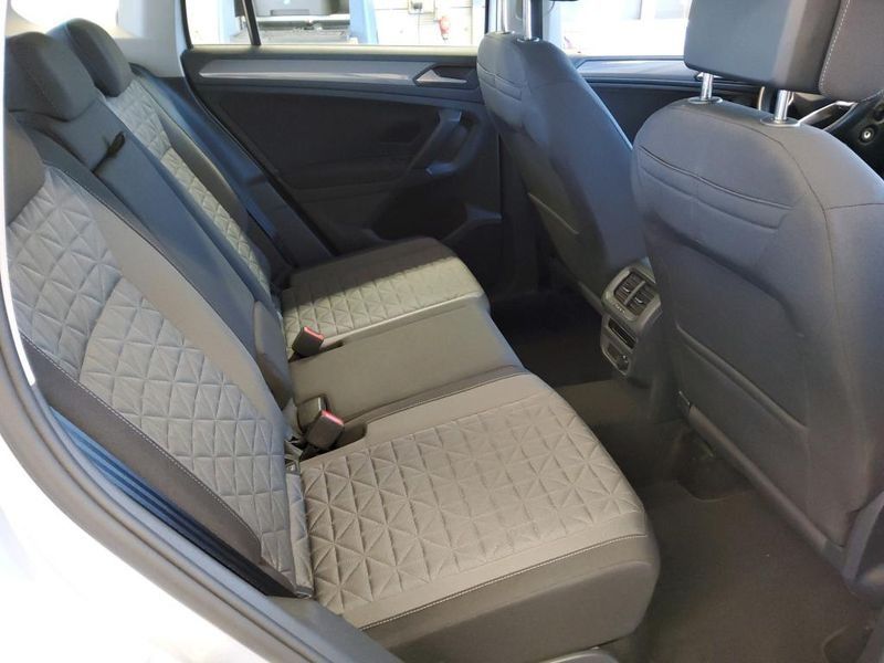 Volkswagen Tiguan 2.0 TSI Life 4Motion — zdjęcie 12
