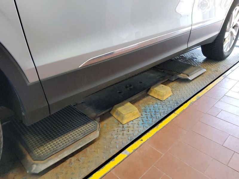 Volkswagen Tiguan 2.0 TSI Life 4Motion — zdjęcie 21