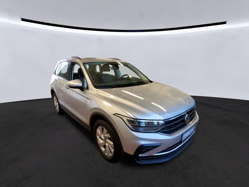 Volkswagen Tiguan 2.0 TSI Life 4Motion — zdjęcie 13