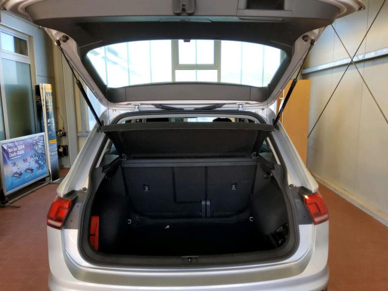 Volkswagen Tiguan 2.0 TSI Life 4Motion — zdjęcie 19