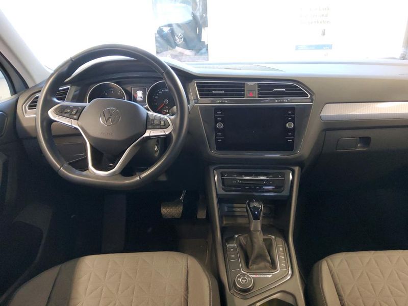 Volkswagen Tiguan 2.0 TSI Life 4Motion — zdjęcie 20