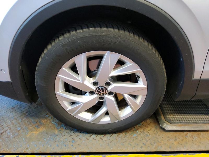 Volkswagen Tiguan 2.0 TSI Life 4Motion — zdjęcie 23
