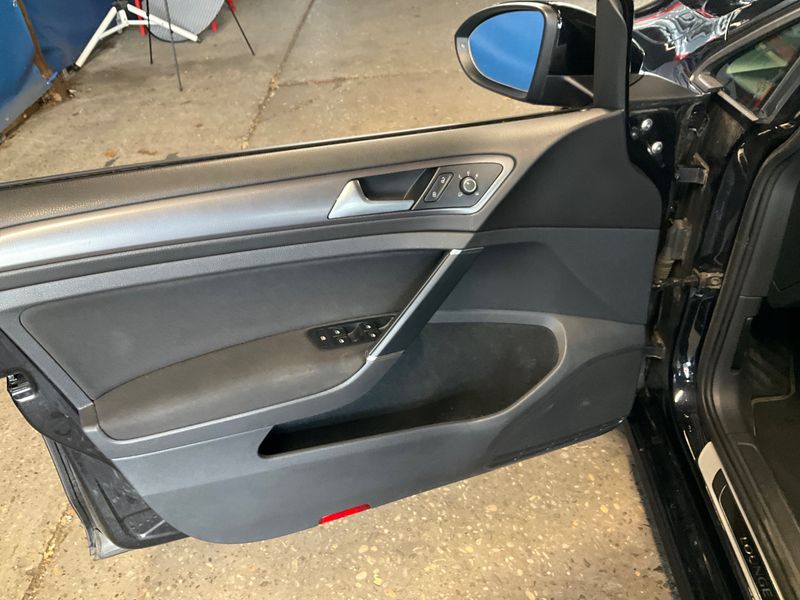 Volkswagen Golf VII 1.2 TSI Lounge BlueMotion Tech 2016 – снимка 27