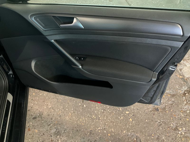 Volkswagen Golf VII 1.2 TSI Lounge BlueMotion Tech 2016 – снимка 23