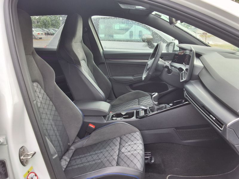 Volkswagen Golf VIII 1.5 TSI R-Line 2025 – снимка 10